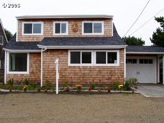 Property Photo:  224 7th St  OR 97138 