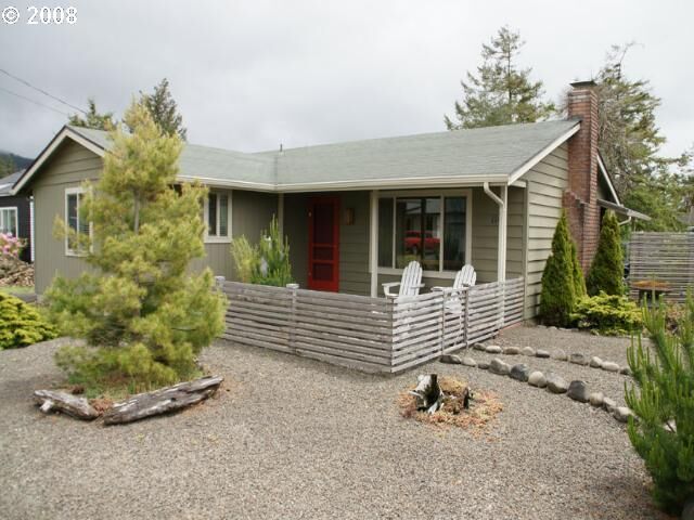 Property Photo:  1145 Ave B  OR 97138 