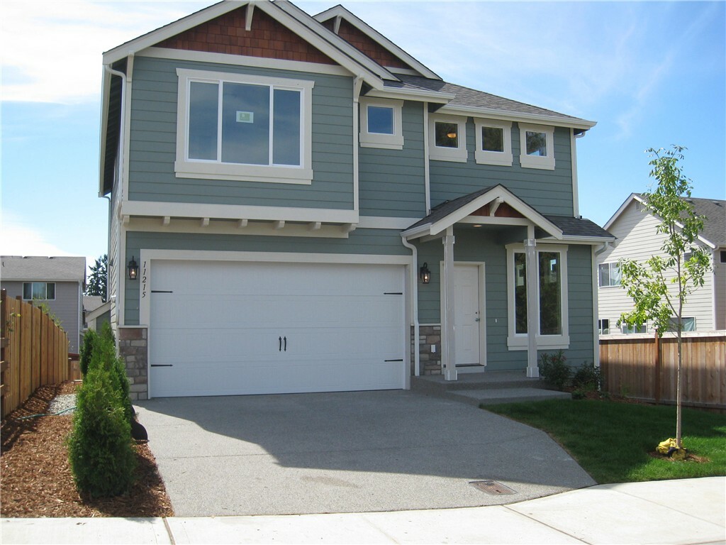 Property Photo: 11215 SE 214th Ct WA 98031