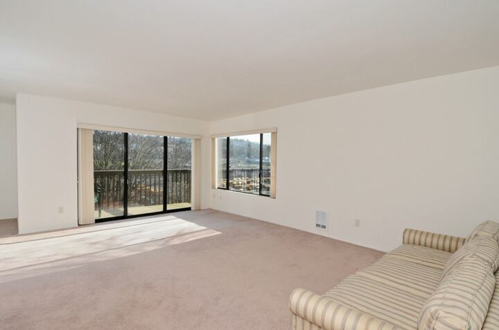 Property Photo:  2550 Thorndyke Ave W 204  WA 98199 