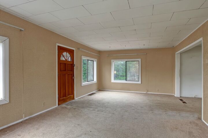 Property Photo:  620 7th Ave  WA 98033 