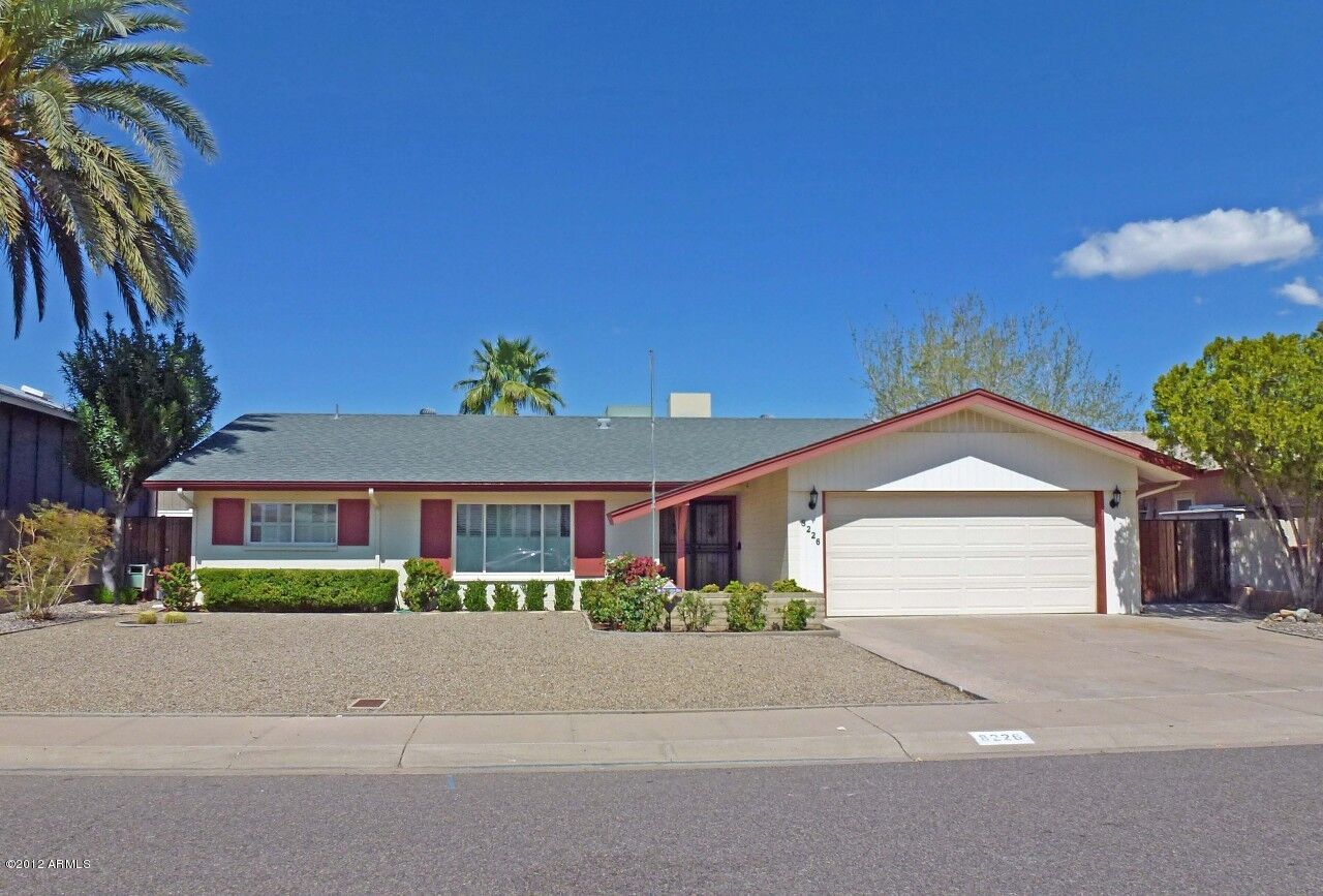 Property Photo: 8226 E San Miguel Avenue AZ 85250