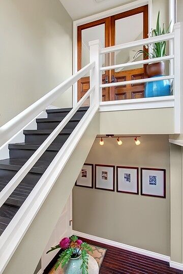 Property Photo:  917 18th Ave B  WA 98122 