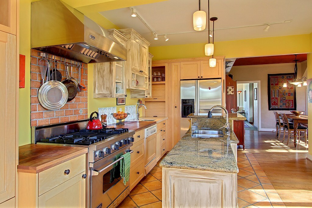 Property Photo: 7533 9th Ave NW WA 98117