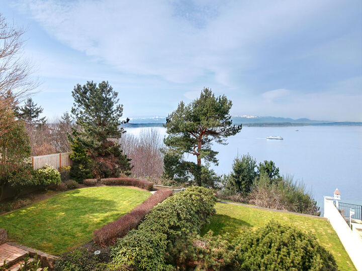 Property Photo: 2111 Sunset Ave SW WA 98116