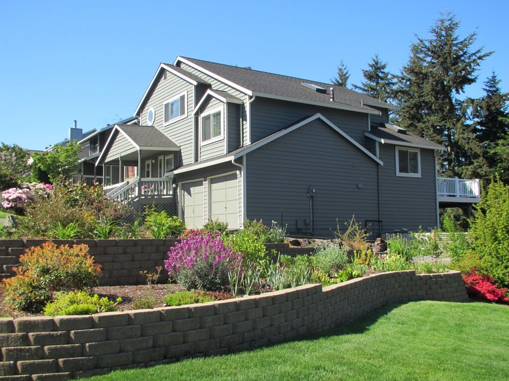 Property Photo: 6927 119th Place SE WA 98056
