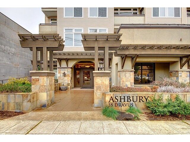 Property Photo:  18 Dravus St 408  WA 98109 