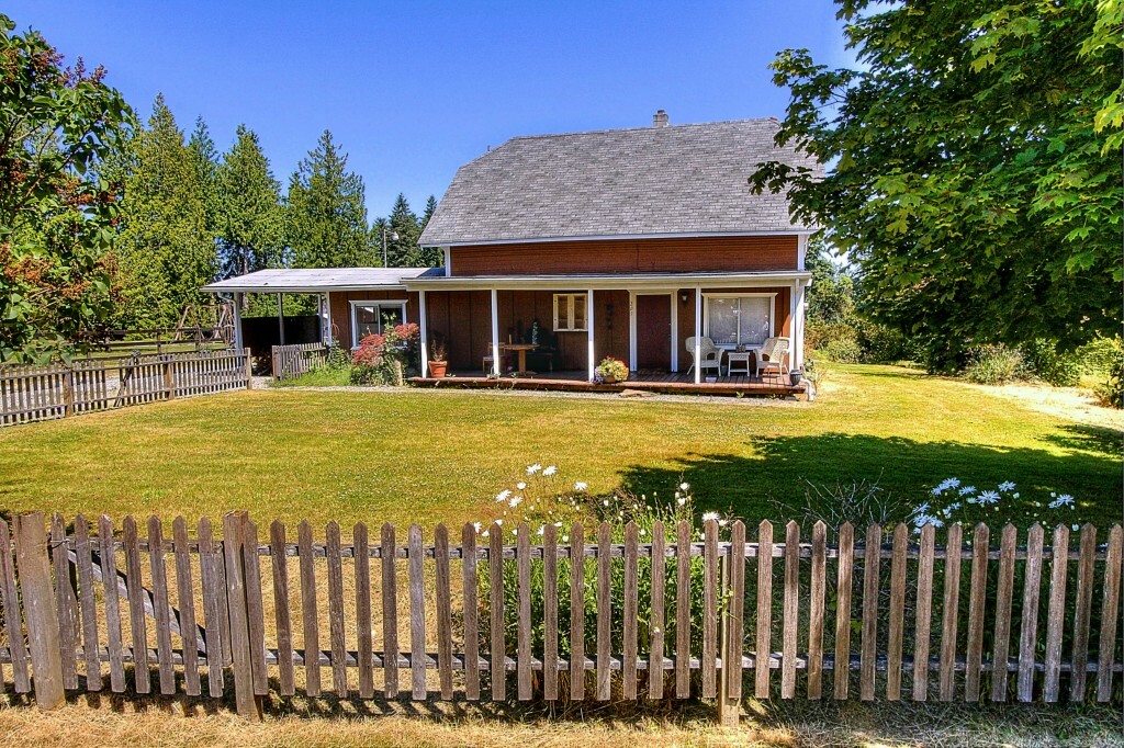 Property Photo:  205 Island Blvd Fi  WA 98333 