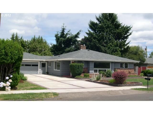 Property Photo: 14021 NE Russell St OR 97230