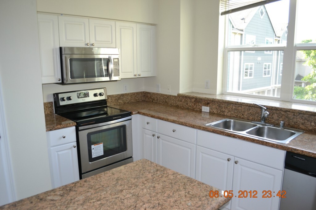 Property Photo: 3116 164th St SW 601 WA 98087