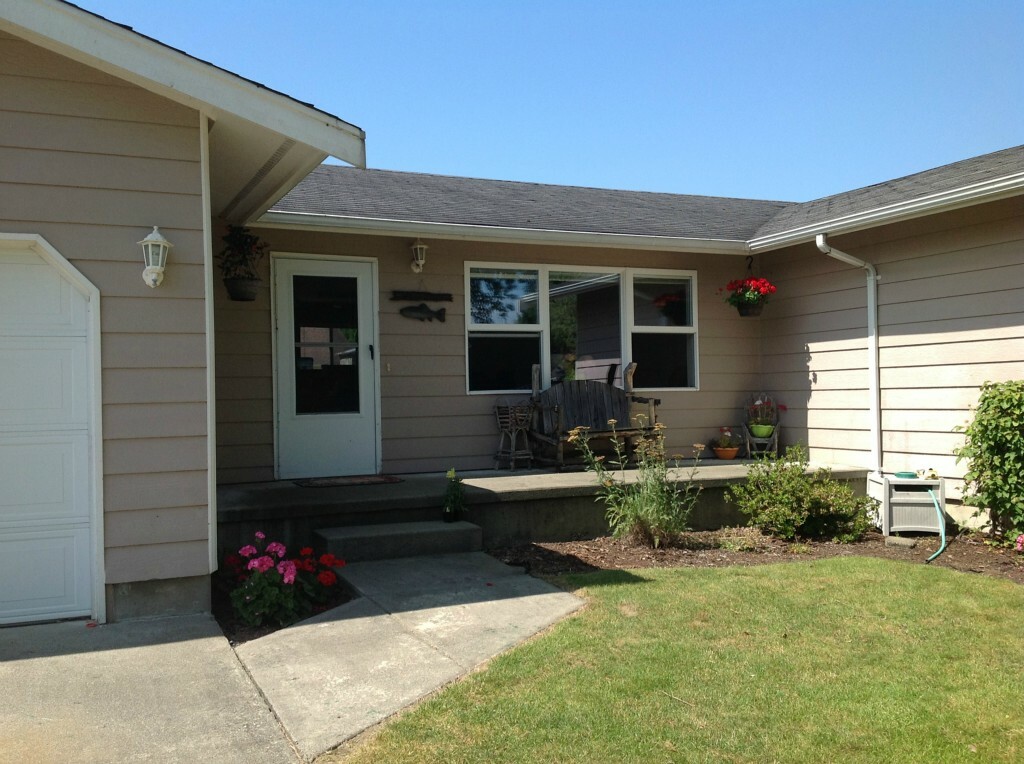 Property Photo:  807 W 1st St  WA 98276 