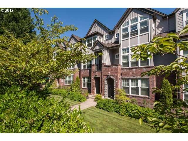 Property Photo: 323 3rd St OR 97034