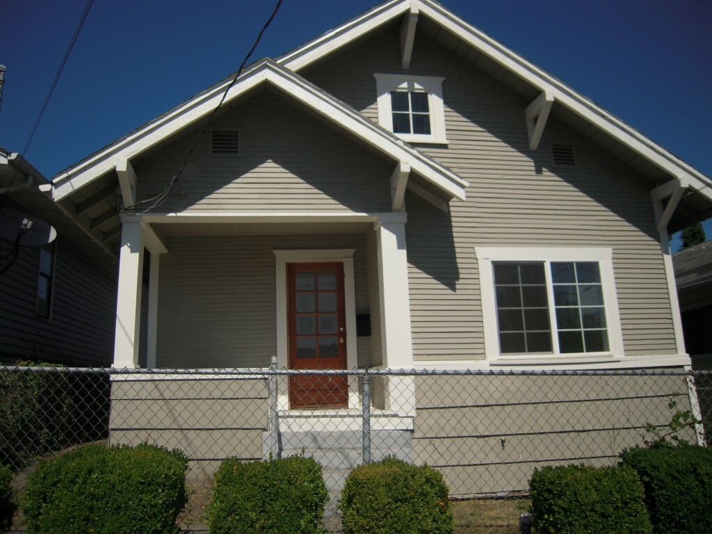 Property Photo:  4242 S Juneau St  WA 98118 