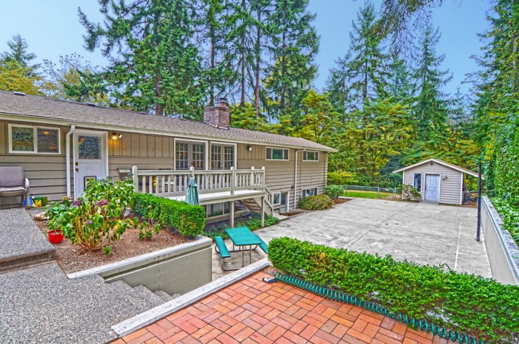 Property Photo: 10627 SE 18th St WA 98004