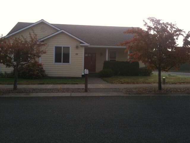 Property Photo: 825 Henderson OR 97031