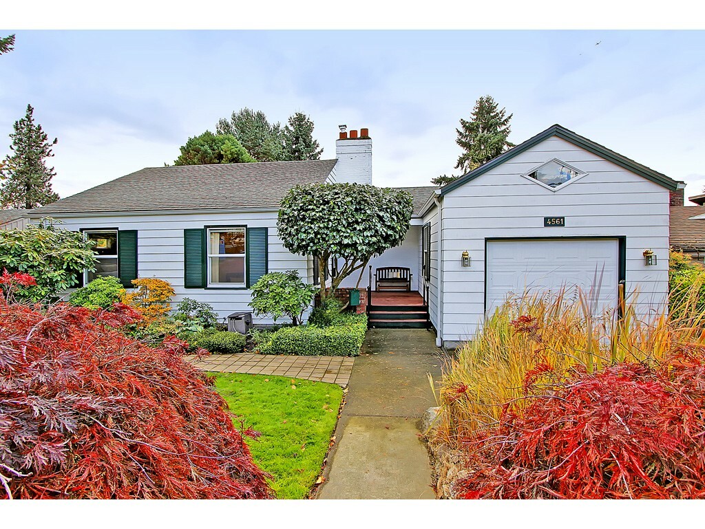 Property Photo:  4561 Purdue Ave NE  WA 98105 