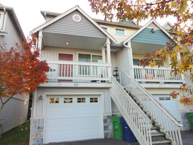 Property Photo: 1814 I St NE 212 WA 98002
