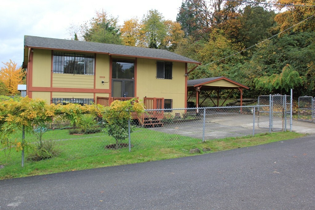 Property Photo:  2919 S Hudson St  WA 98108 