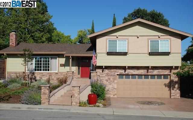 Property Photo:  387 Ewing Dr  CA 94566-6801 