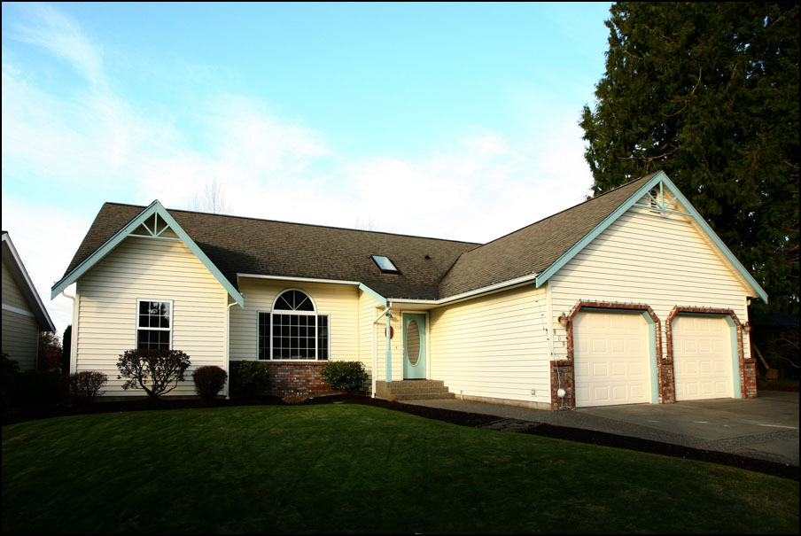 Property Photo:  809 S South Park Ct  WA 98264 