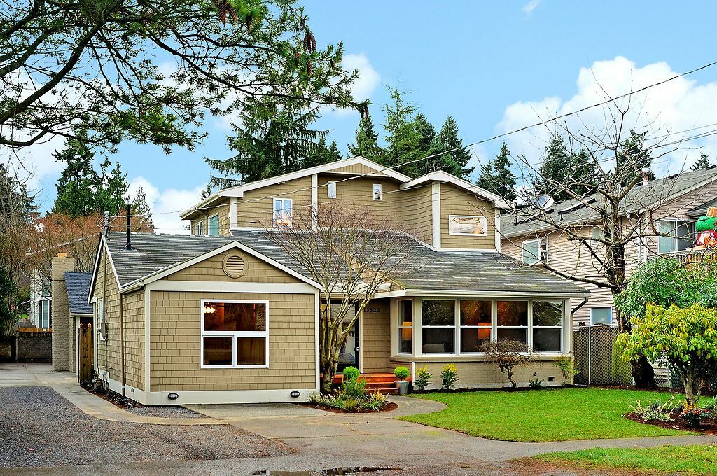 Property Photo:  13523 Meridian Ave N  WA 98133 