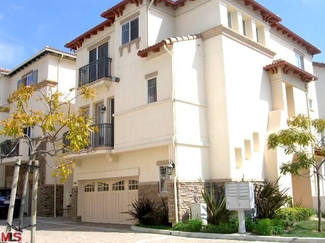 Property Photo: 5746 Kiyot Way CA 90094