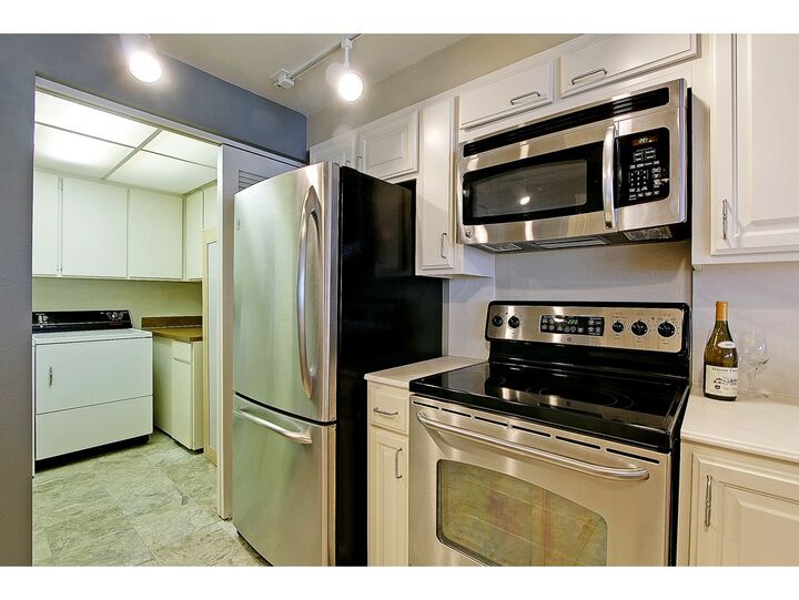 Property Photo:  3121 Alki Ave SW A  WA 98116 