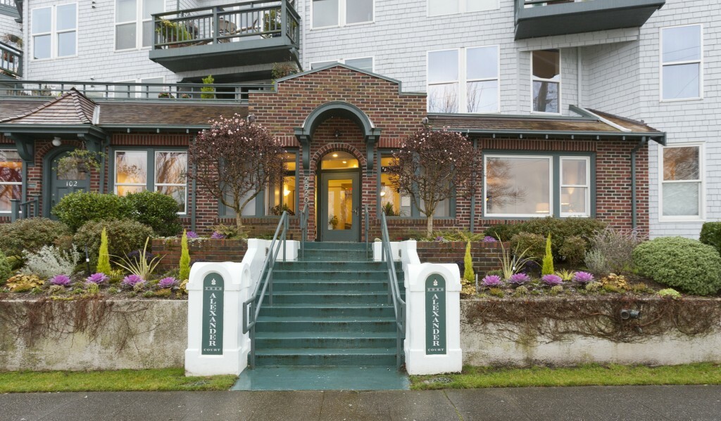 Property Photo:  2920 Alki Ave SW 103  WA 98116 