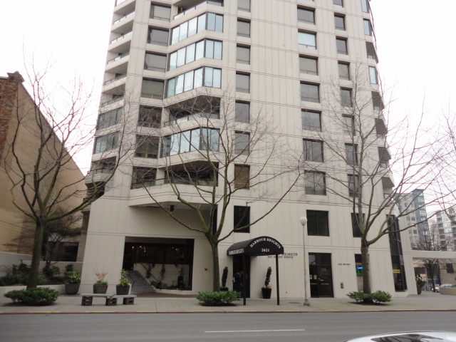 Property Photo: 2621 2nd Ave 1202 WA 98121