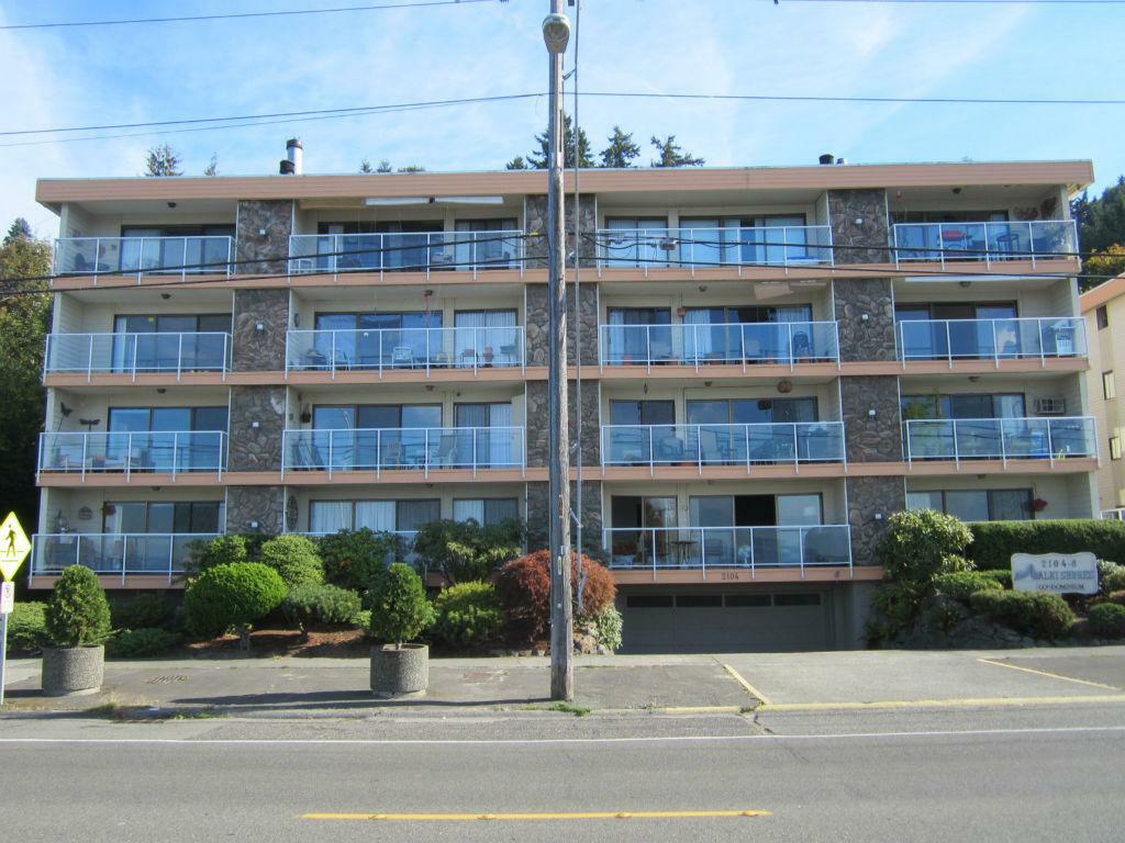 Property Photo:  2104 Alki Ave SW 405  WA 98116 