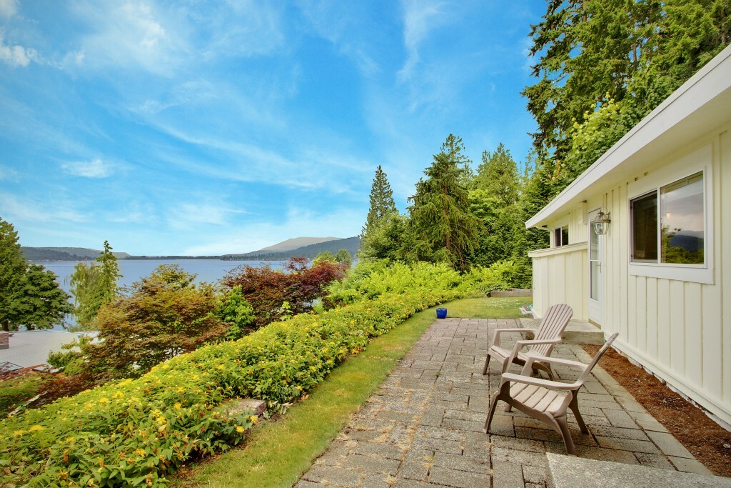 Property Photo:  1848 W Lake Sammamish Pkwy SE  WA 98008 