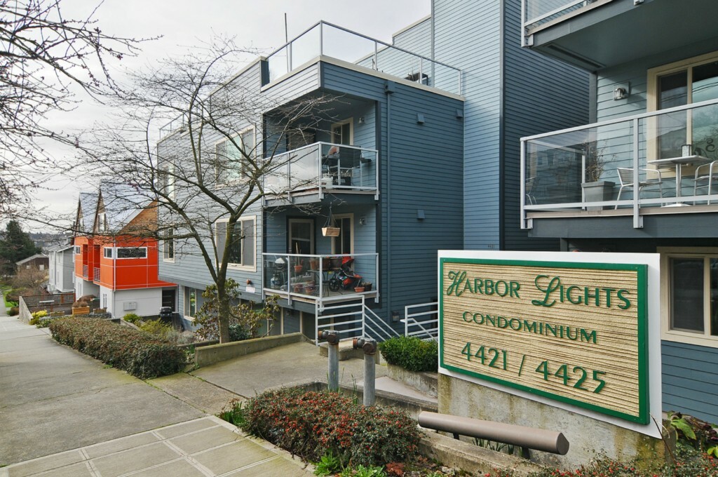 Property Photo: 4421 Greenwood Ave N 104 WA 98103