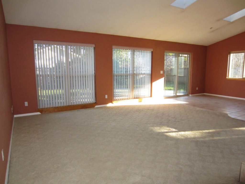 Property Photo: 1304 Rosecrans St WA 98368