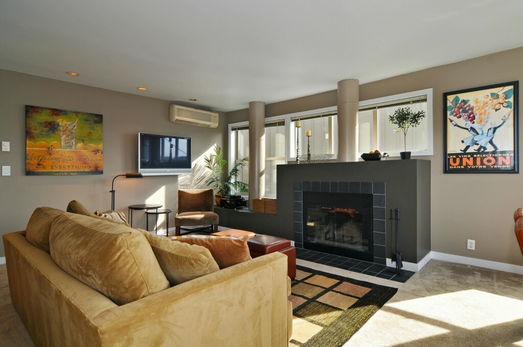 Property Photo:  201 E Boston St 2200  WA 98102 