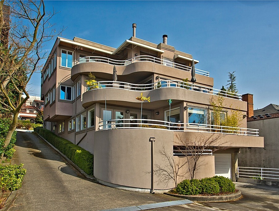 Property Photo:  341 W Olympic Place 2  WA 98119 