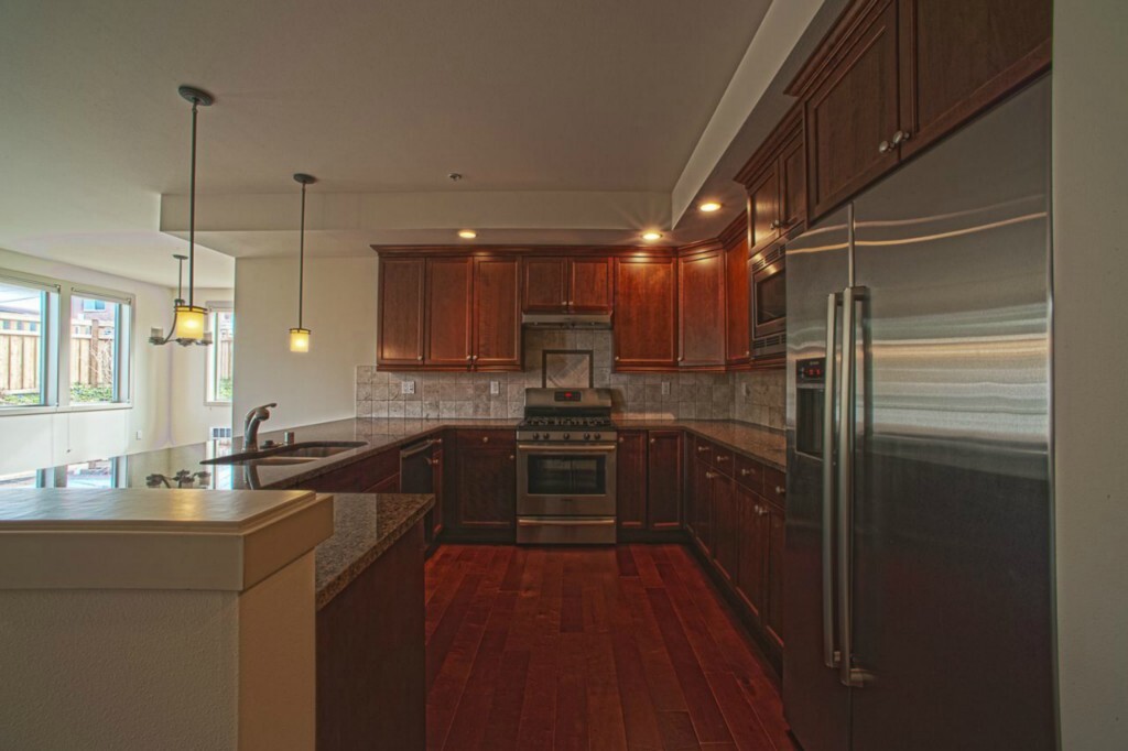 Property Photo: 316 Walnut Ave 101 WA 98020