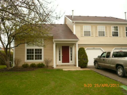 Property Photo:  303 Wisteria Drive  IL 60107 