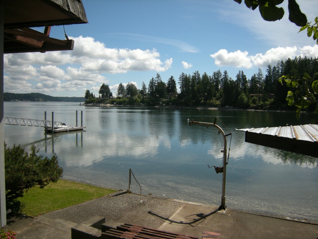 Property Photo:  250 E Grapeview Point Rd  WA 98524 