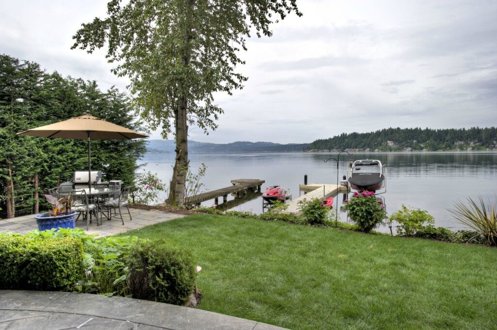Property Photo:  2921 E Lake Sammamish Parkway NE  WA 98074 
