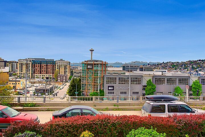 Property Photo: 150 Melrose Ave E 206 WA 98102