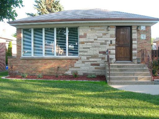 Property Photo:  6923 W Birchwood Avenue  IL 60714 