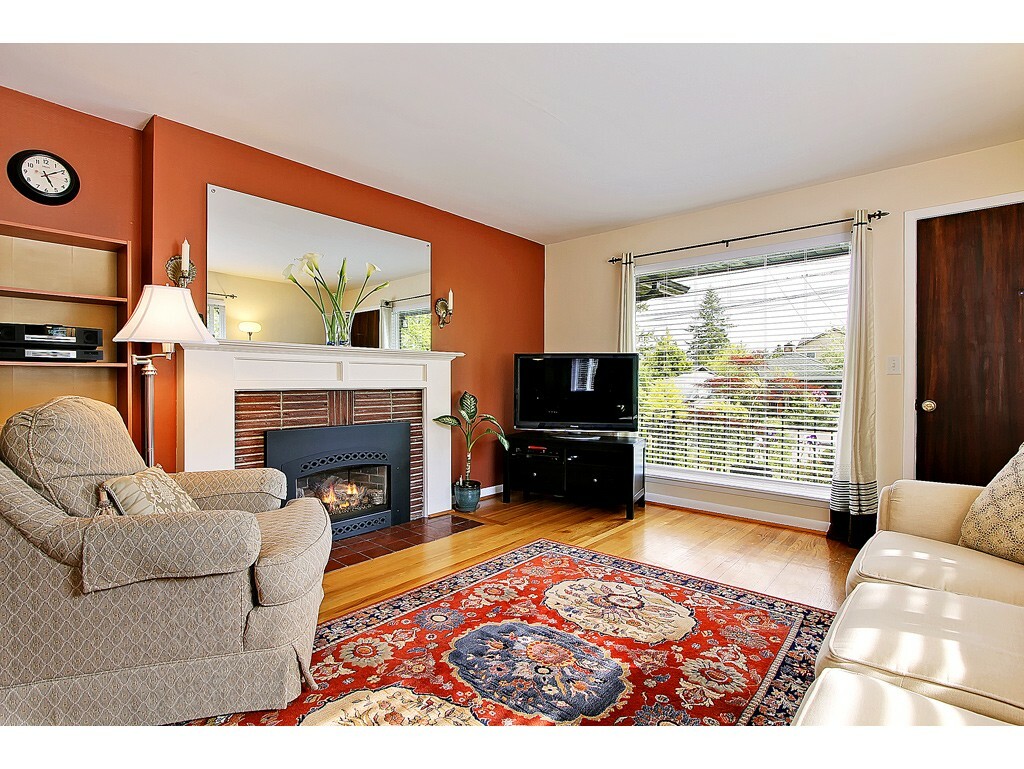 Property Photo: 3740 SW Rose St WA 98126