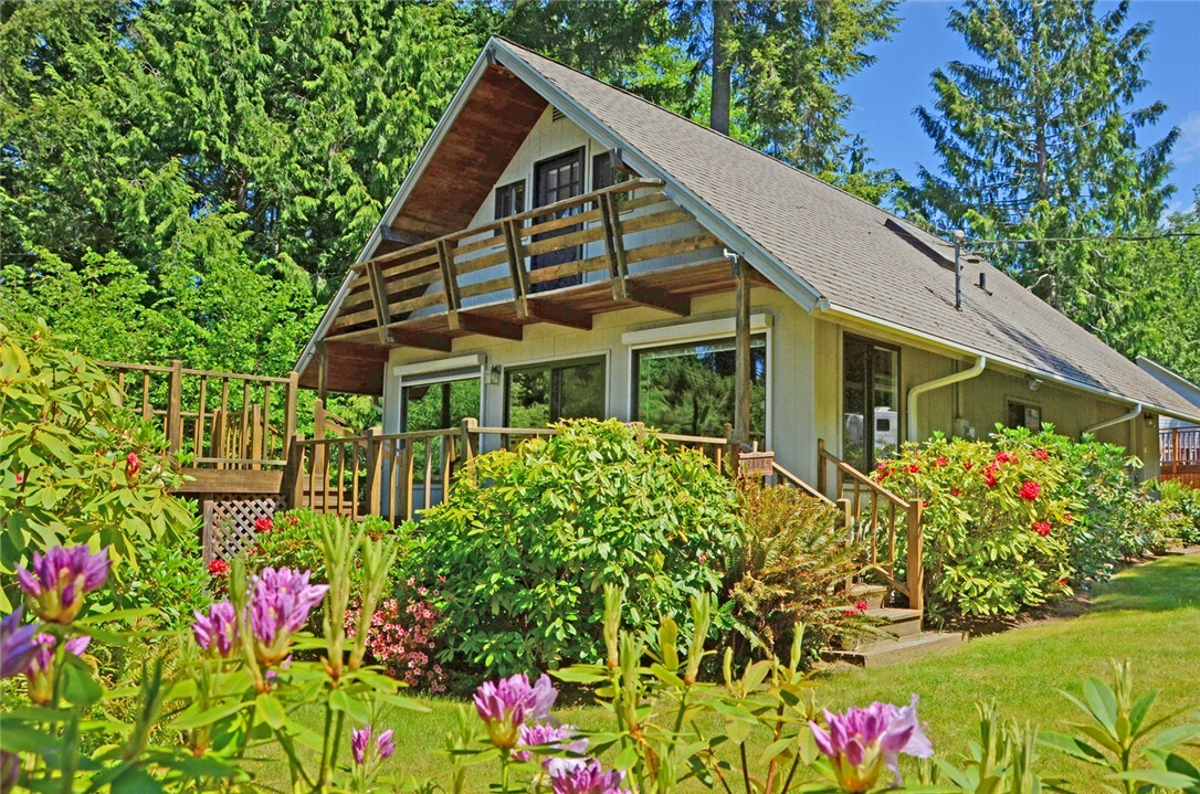 Property Photo:  4990 Hood Canal Place NE  WA 98340 