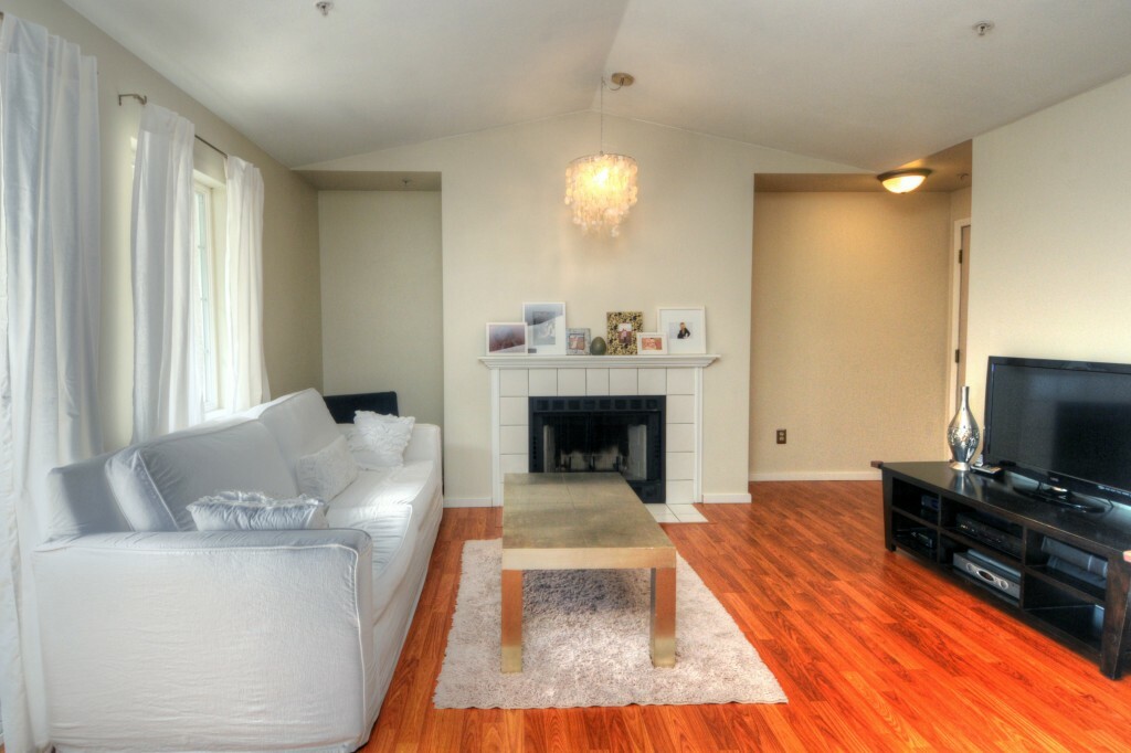 Property Photo:  949 Aberdeen Ave NE E315  WA 98056 