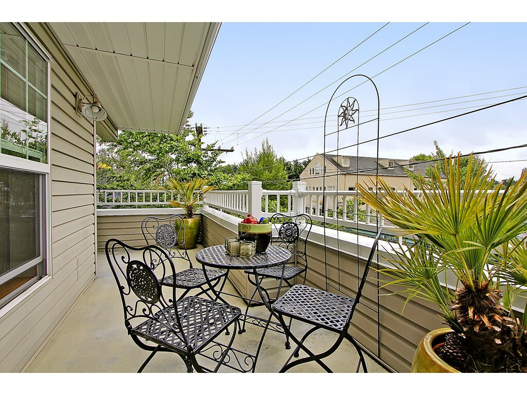 Property Photo:  2820 E Madison St 304  WA 98112 