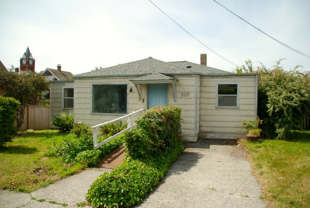 Property Photo:  527 Calhoun St  WA 98368 