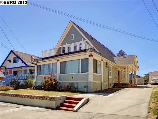Property Photo:  2133 48th Ave  CA 94601-4720 