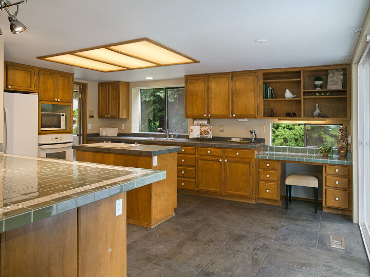 Property Photo:  3233 NE 195th St  WA 98155 