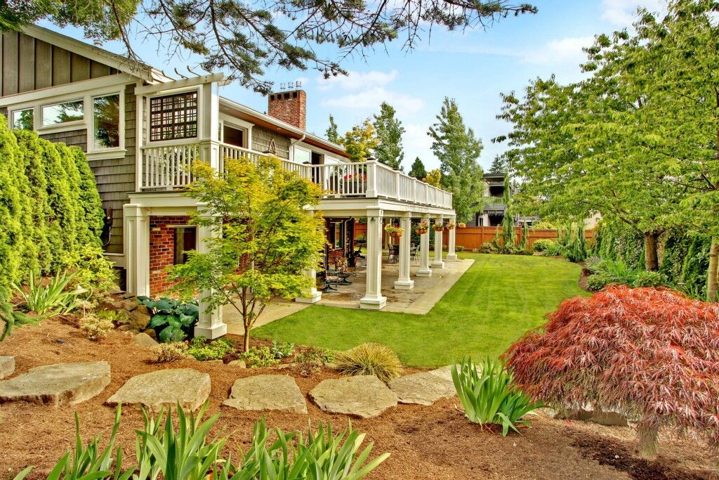 Property Photo:  29 10th Ave S  WA 98033 