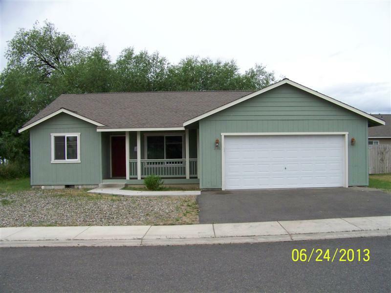 Property Photo: 2205 N Cobblefield St WA 98926